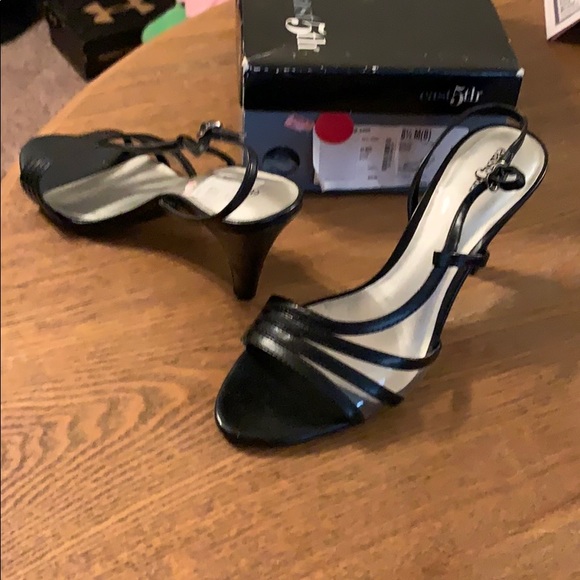 Shoes - Picture 4 of 5